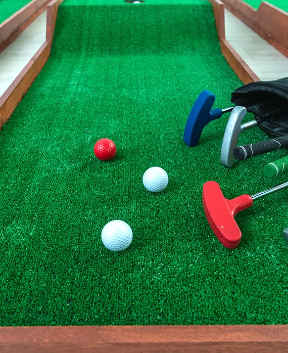 Espace de jeu, babyfoot ou mini-golf